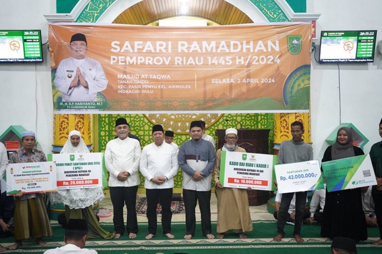 Safari Ramadhan di Inhu, Pemprov Salurkan CSR BRK Syariah dan Bantuan Idul Fitri