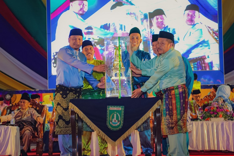 Luar Biasa, Pekanbaru Akhirnya Rengkuh Juara Umum MTQ Riau di Dumai
