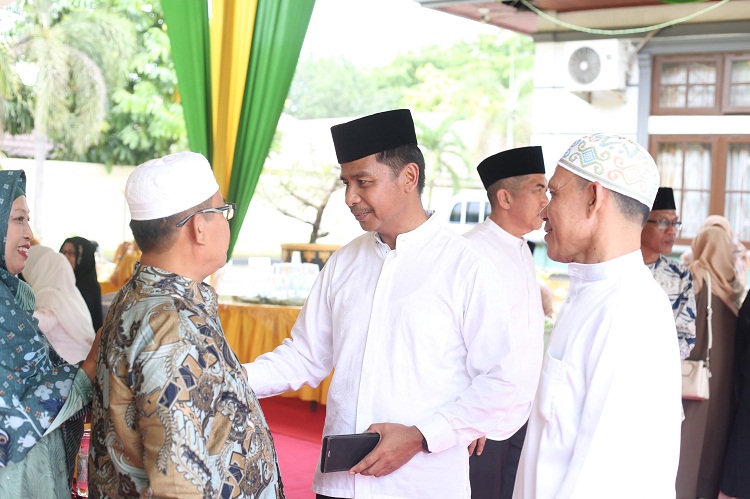 Sediakan Makanan Khas Daerah, Plh Sekda Kampar Open House di Rumah Dinas