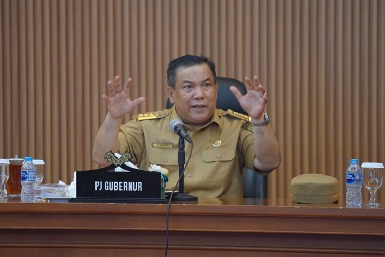 Padat dan Macet, Pj Gubri SF Hariyanto Berharap Jalan HR Soebrantas Diperlebar