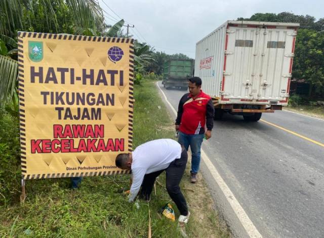 Antisipasi Kecelakaan Saat Mudik, Dishub Riau Pasang Rambu Peringatan di Daerah Rawan