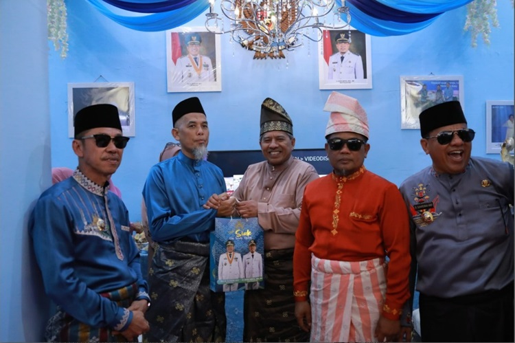 Siapkan Minuman Khas Kerajaan Tempo Doeloe, Pengunjung Stand Bazar Siak di MTQ Riau Membludak