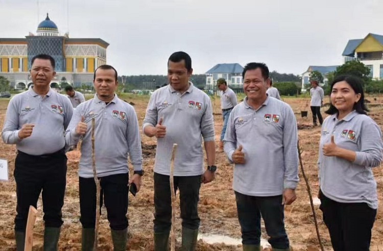 Raker Komwil 1 Apeksi, Ketua DPRD Pekanbaru Sabarudi Ikuti Penanaman Pohon