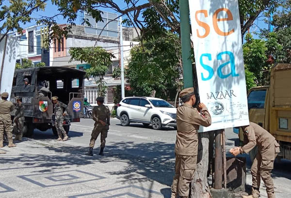 Satpol PP Pekanbaru Tertibkan Spanduk dan Banner yang Langgar Perda