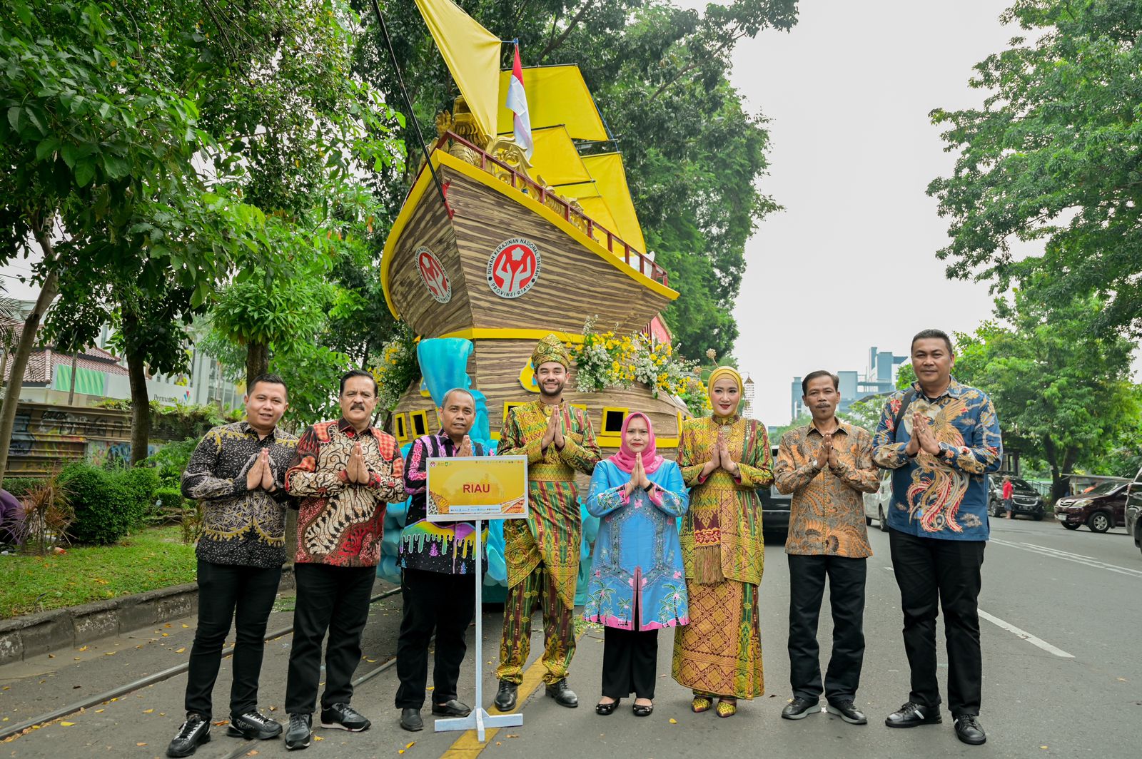 Dihadiri Ibu Negara Iriana Jokowi, Bupati Bengkalis Kasmarni Ikut Kirab HUT ke-44 Dekranas di Solo