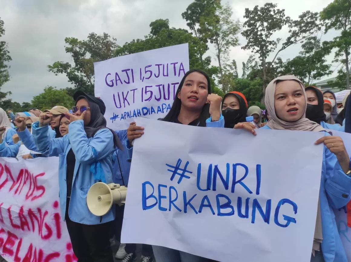 Sempat Ricuh, Ribuan Mahasiswa Unri Demo Rektor Protes Uang Kuliah Mahal