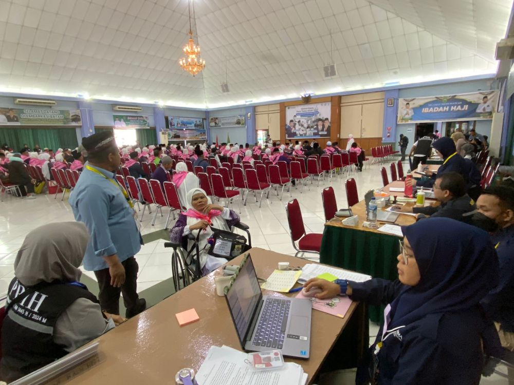 Kloter Pertama Jemaah Haji Riau Tiba di Embarkasi Batam, Besok Diberangkatkan ke Tanah Suci