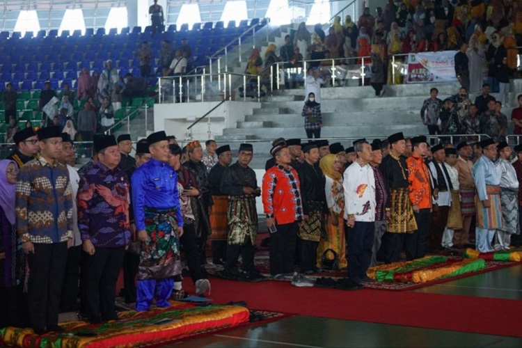 Siap Jayakan Riau, Ribuan Masyarakat Kampar Bagholek Godang di Pekanbaru