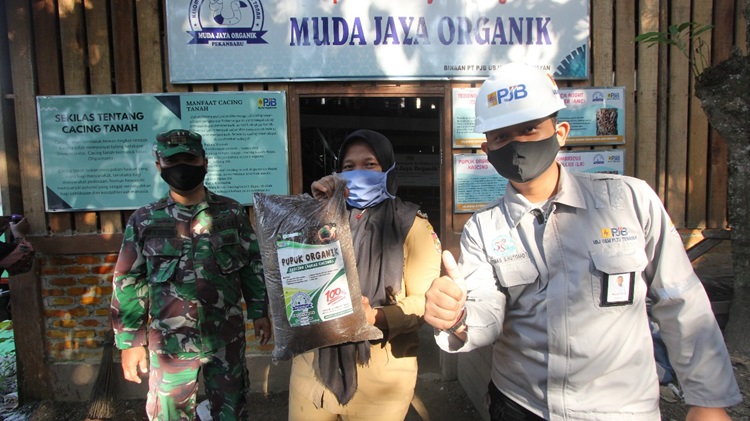 PT PLN Nusantara Power UP Tenayan: Program Pemberdayaan Masyarakat Melalui Budidaya Cacing Tanah dan Produksi Pupuk Organik di Kelurahan Industri Tenayan