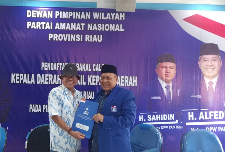 Bertepatan dengan Hari Buruh, Edy Natar Ambil Formulir Calon Gubri di PAN Riau
