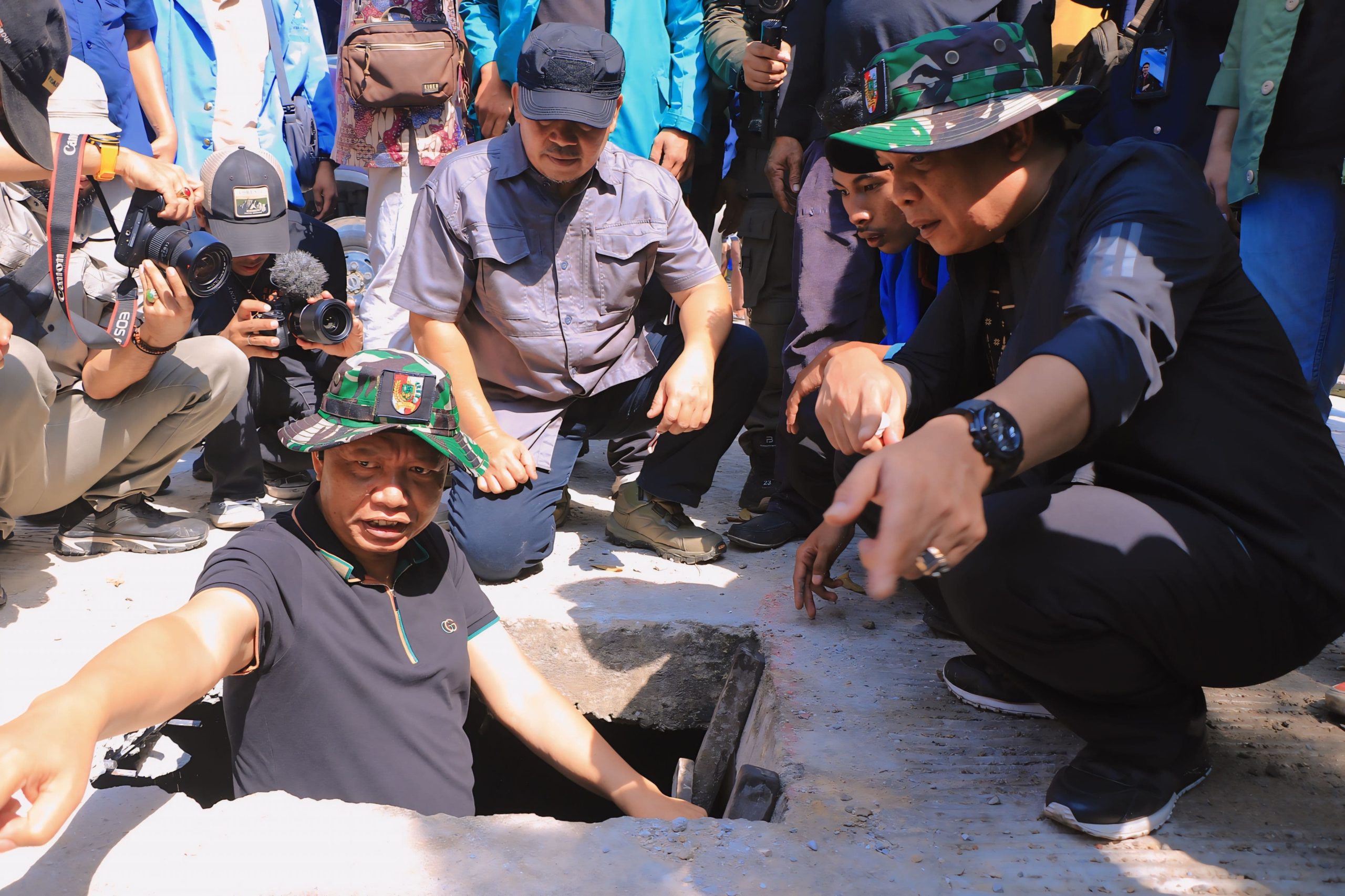 Pj Wali Kota Pekanbaru Resmikan Gerakan Cinta Pekanbaru, Goro Massal di Titik Rawan Banjir