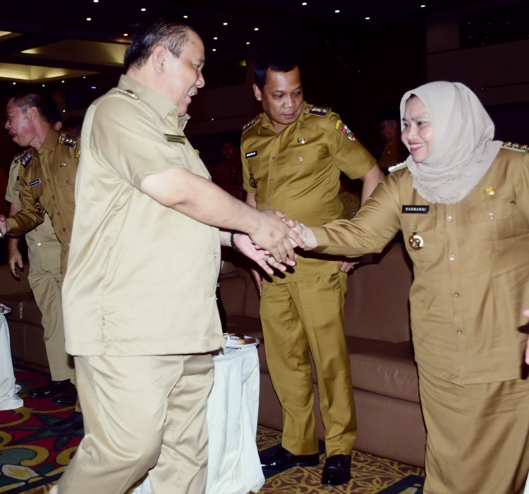 Bupati Kasmarni Ikuti Rakor Pemerintah Daerah dan Pemerintah Desa se-Riau
