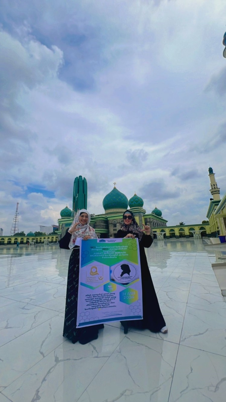 Kolaborasi Keren HCI-WCI, Berbagi Mukena di Masjid An-Nur, RSUD AA dan Masjid Taqwa Ramayana