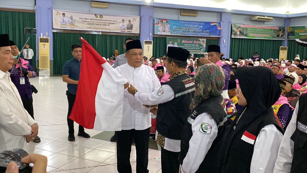 Lepas Jemaah Haji Riau ke Tanah Suci, Pj Gubernur Riau: Jangan Takabur!