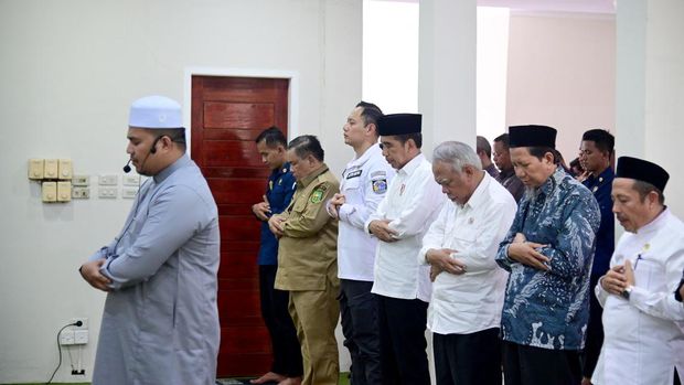 Presiden RI Jokowi Shalat Jumat di Masjid Abdullah bin Abbas Kabupaten Kampar