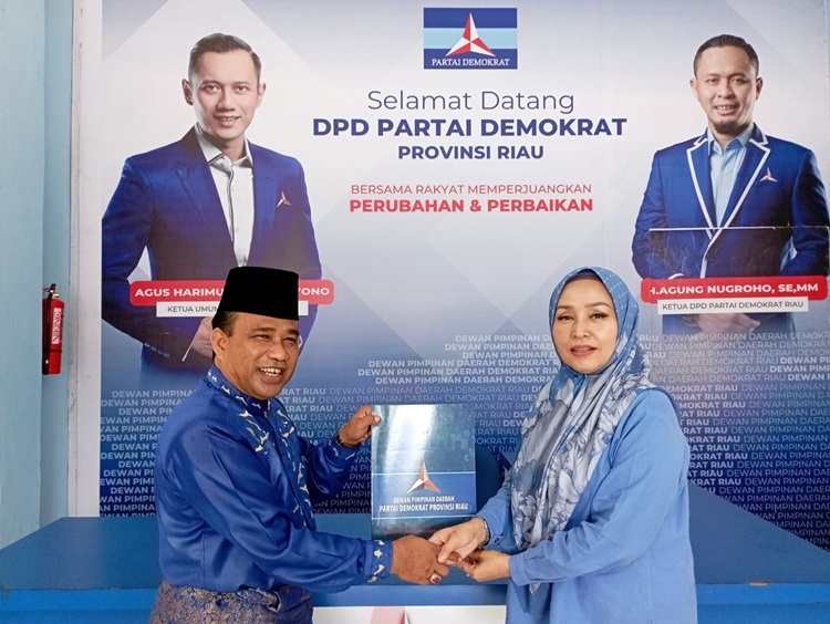 Annas Maamun Ambil Formulir Calon Gubri di Partai Demokrat