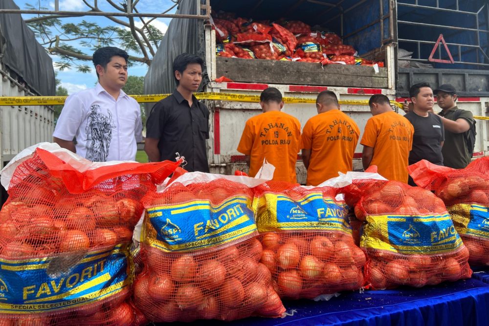 Polda Riau dan Bea Cukai Tangkap Penyelundup Bawang Bombay dari Malaysia, Ribuan Karung Bawang Diamankan