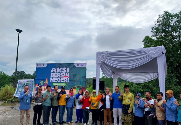 Berpartisipasi Aktif dalam Aksi Bersih Negeri, PLN Nusantara Power UP Tenayan Atasi Sampah Plastik  Bersama DLHK Provinsi Riau