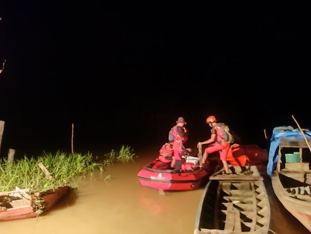 Perahu di Kuala Cenaku Inhu Tenggelam, Satu Orang Hilang