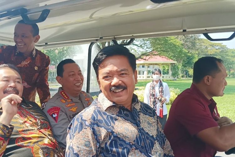 Ditengah Isu Jampidsus Dibuntuti Densus 88, Jaksa Agung dan Kapolri Bercengkrama Duduk Semobil