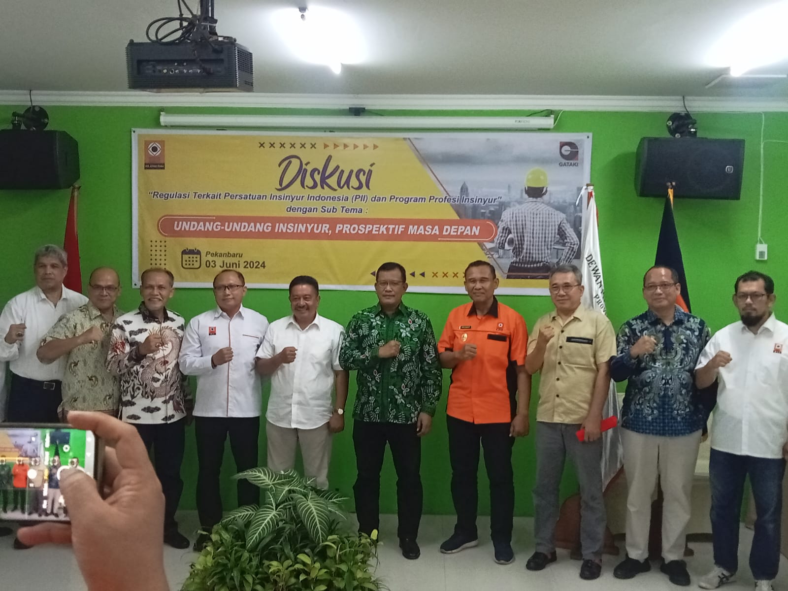 Hadirkan 3 Profesor, DPP GATAKI dan PII Wilayah Riau Diskusi Tentang UU Insinyur Dalam Prospektif Masa Depan