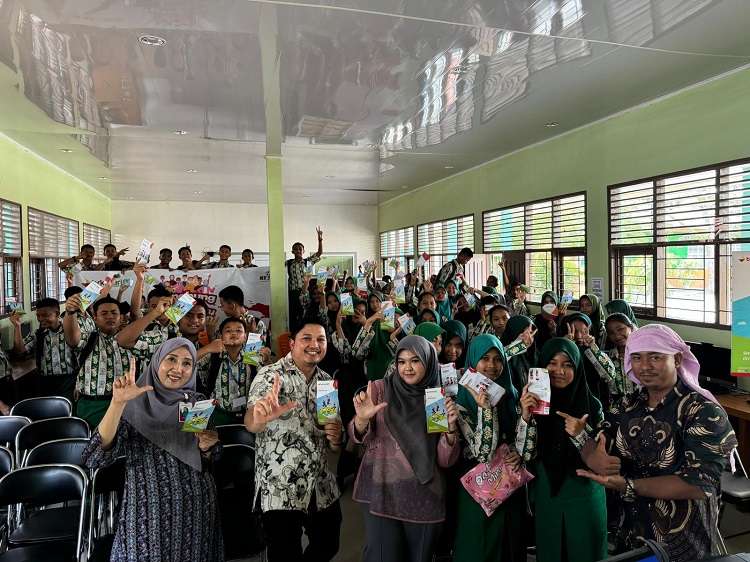 Setor Rp.1.000 ke BRK Syariah Pekanbaru Arifin Ahmad, Pelajar Langsung Miliki Tabungan Simpel