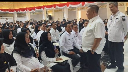 Ada yang Sudah Mengabdi 20 Tahun, Ratusan PPPK Senyum Gembira Terima SK dari Pj Gubri