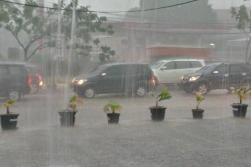 Peringatan Dini BMKG, Malam Hari Sebagian Besar Wilayah Riau Diguyur Hujan Lebat