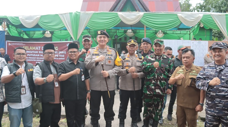 Bersama KPU dan Bawaslu, Kapolda Riau Tinjau Proses PSU di TPS 002 Tanjung Peranap Meranti