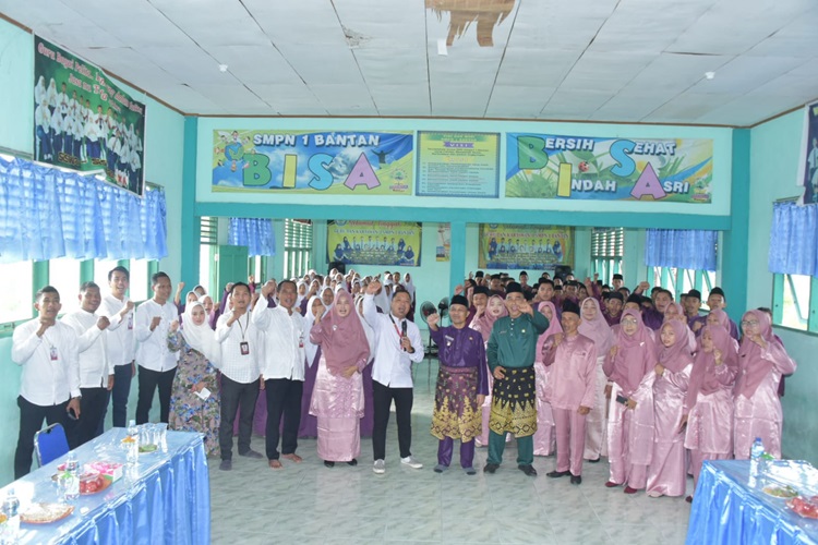 Wabup Bagus Santoso Ajak Pelajar Membuat Tabungan Sejak Dini Bersama BRK Syariah