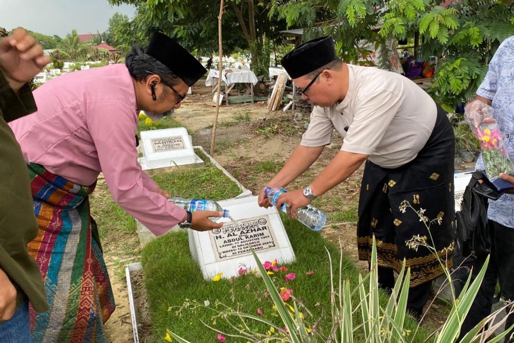 Bersempena Milad ke-54, LAM Riau Ziarah ke Makam Tokoh Riau di Jakarta