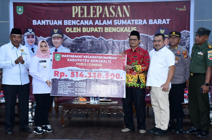 Sumbangan Rp 514 Juta dari Bupati Kasmarni dan Masyarakat Mandau Untuk Sumbar Diberangkatkan