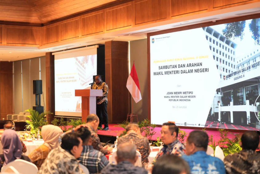 Buka Rakernas III ADKASI, Wamendagri Tekankan Pentingnya Peran DPRD Sukseskan Pilkada 2024