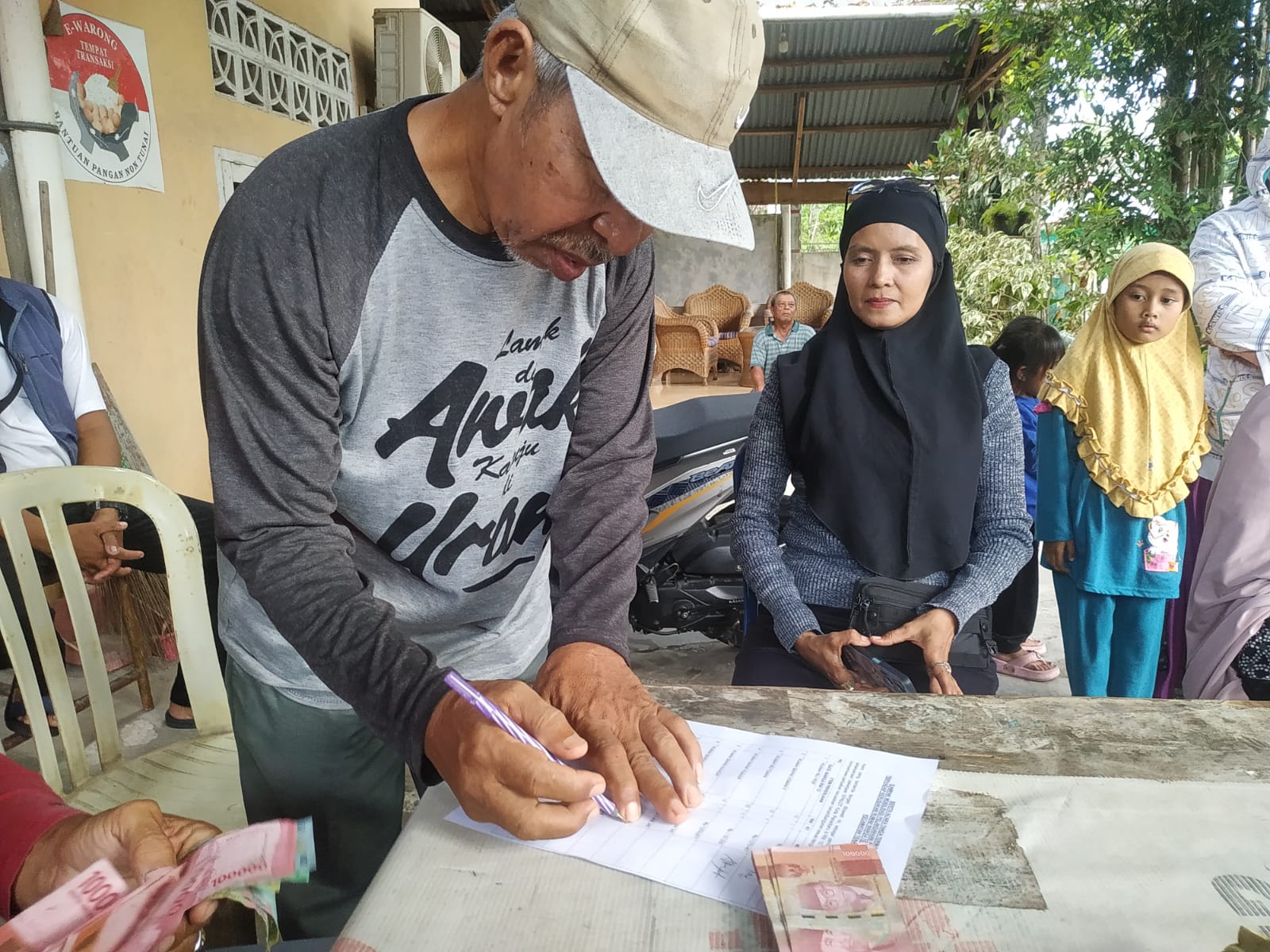 Kekesalan Berakhir Senyuman, Kontraktor IPAL Akhirnya Ganti Rugi 87 Rumah Warga Bambu Kuning Pekanbaru