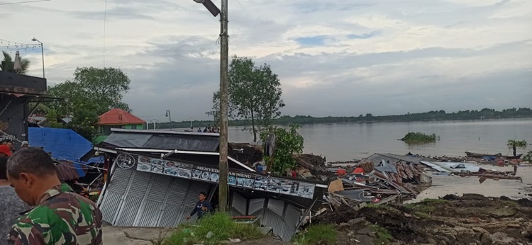 Tanggap Darurat Bencana Abrasi, Inhil Larang Kendaraan Lebih 8 Ton Melintas di Daerah Terdampak