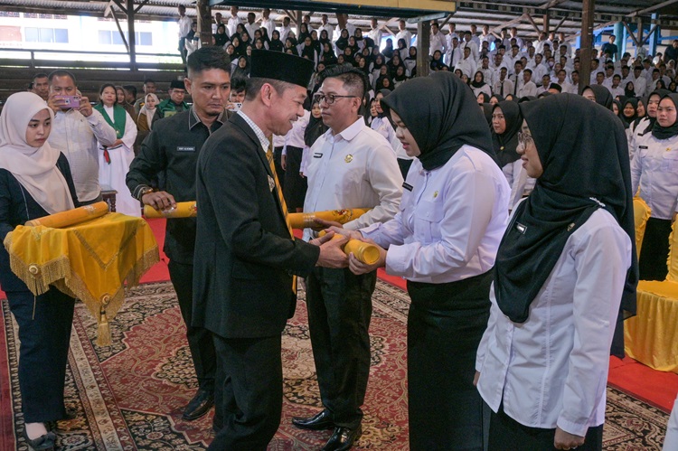 766 PPPK Rohil Terima SK, Bupati Afrizal Ingin yang Sudah Lama Honor Diprioritaskan