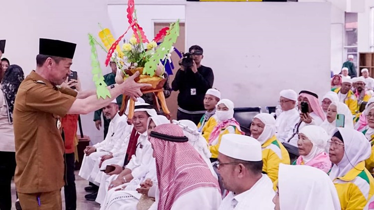 Disambut Bupati Afrizal di Dumai, Jemaah Haji Rohil Pulang ke Rumah Masing-masing