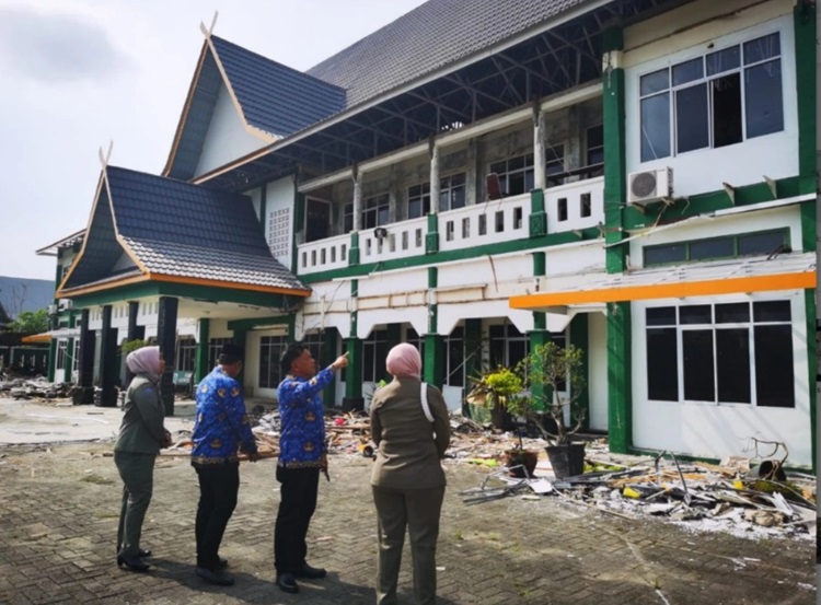 Minta Renovasi Kantor Bupati Selesai Tepat Waktu, H. Asmar: Jangan Lagi Ada Keluhan Bocor Atau Rusak!