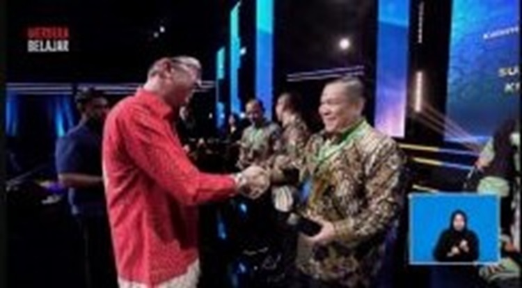 Pj Gubri SF Hariyanto Terima Anugerah Merdeka Belajar 2024 dari Kemendikbudristek