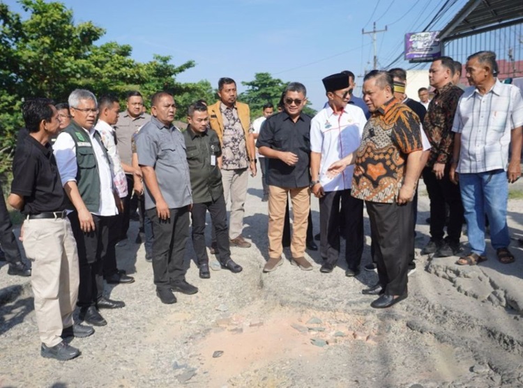 Siap Bantu Perbaiki 4 Ruas Lagi, SF Hariyanto Ingin Jalan di Pekanbaru Mulus Semua