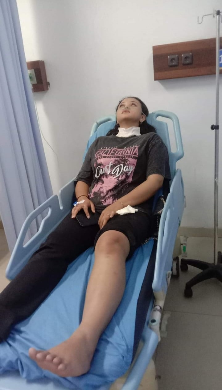 Warga Delima Ini Alami Luka Bakar di Leher Akibat Terjerat Kabel Optik Melintang di Jalan