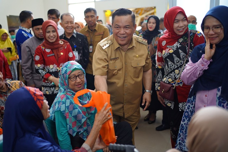 Hadiri HUT RSUD Arifin Achmad ke-48, Pj Gubri SF Hariyanto Ingatkan Komitmen Membantu Pasien