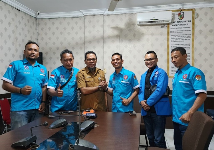 Diskusi Soal Tenaga Kerja Lokal, PD F.SPBPU Riau Silahturahmi dengan Disnaker Riau dan Pekanbaru 