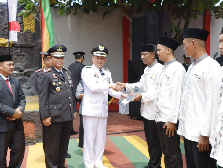 Pj Bupati Kampar Serahkan Remisi Kepada 1.281 Narapidana Rutan Bangkinang