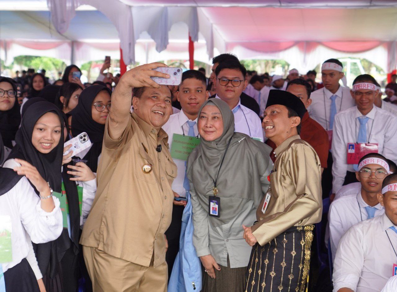 Hadiri Pengenalan Kampus Mahasiswa Baru Unri, Pj Gubri: Jaga Kepercayaan Orang Tua, Kalian Harus Terbaik
