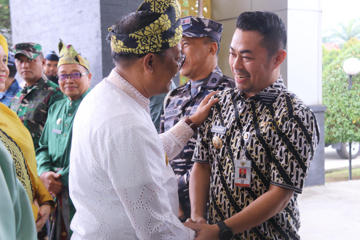 Sambut Pj Gubri Rahman Hadi di Bandara, Pj Wali Kota Pekanbaru: Kebetulan Saya Dekat Dengan Beliau