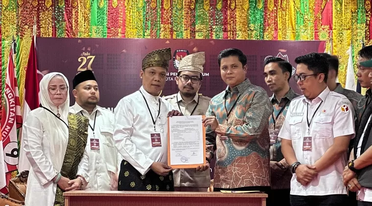 Bergerak Dari Purna MTQ, Ribuan Pendukung Antarkan Paslon Muflihun-Ade Hartati ke KPU