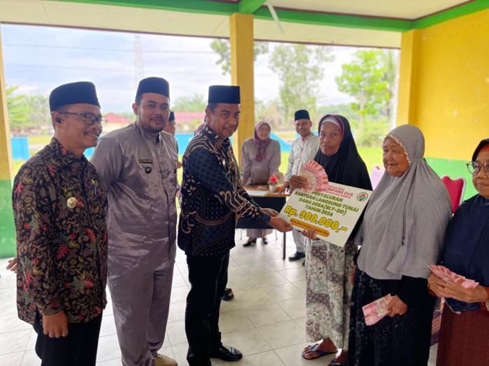 BLT-DD 4 Desa Disalurkan, Pj Sekda Ahmad Yuzar Ingatkan agar Tepat Sasaran