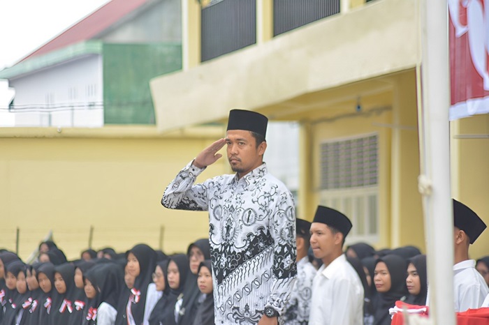 Upacara HUT RI ke-79 di Sekolah Al Huda Pekanbaru, Kepsek MTS Berpesan agar Siswa Shalat Tepat Waktu