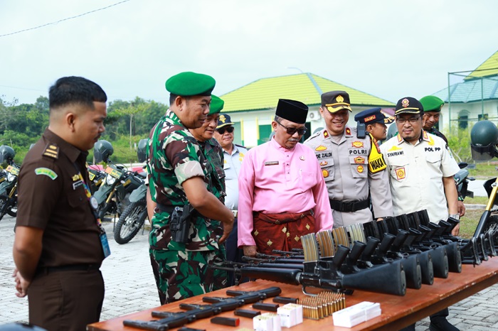 Sekda Arfan Ikuti Gelar Pasukan Pilkada Serentak 2024, Dandim 0322 Siak:  Meneguhkan Komitmen
